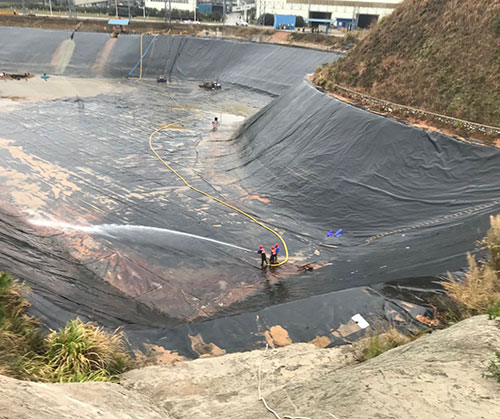 六枝特废水池清理